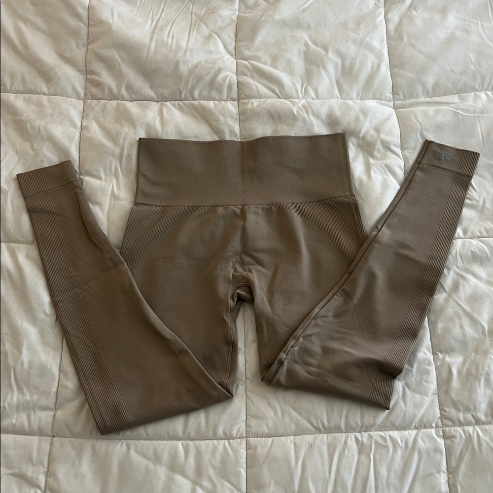 SET Active Sculptflex Leggings, Sand color, size women's medium